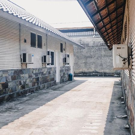 Reddoorz Near Sirkuit Sentul Hotel Богор Екстериор снимка