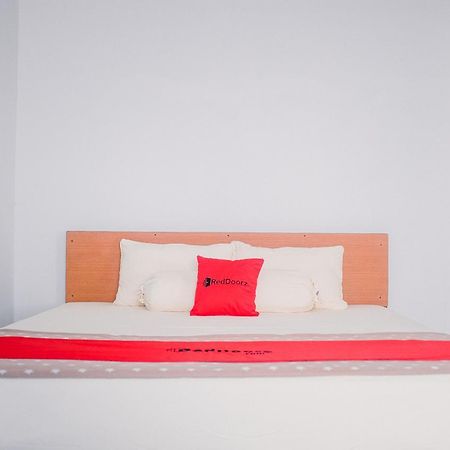 Reddoorz Near Sirkuit Sentul Hotel Богор Екстериор снимка