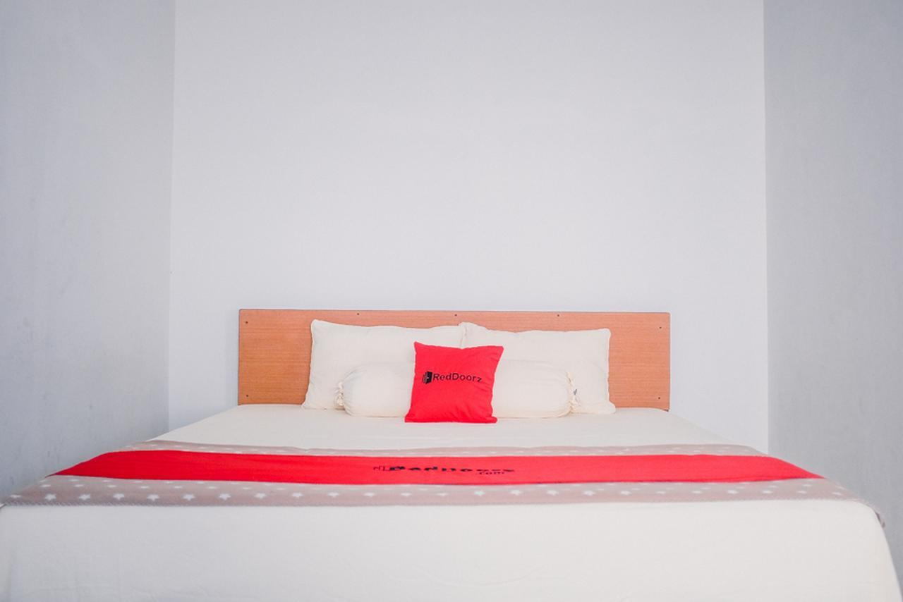Reddoorz Near Sirkuit Sentul Hotel Богор Екстериор снимка