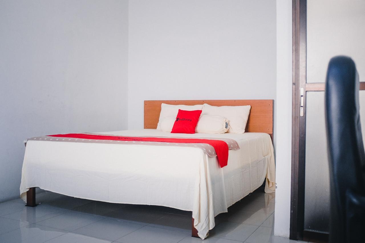 Reddoorz Near Sirkuit Sentul Hotel Богор Екстериор снимка