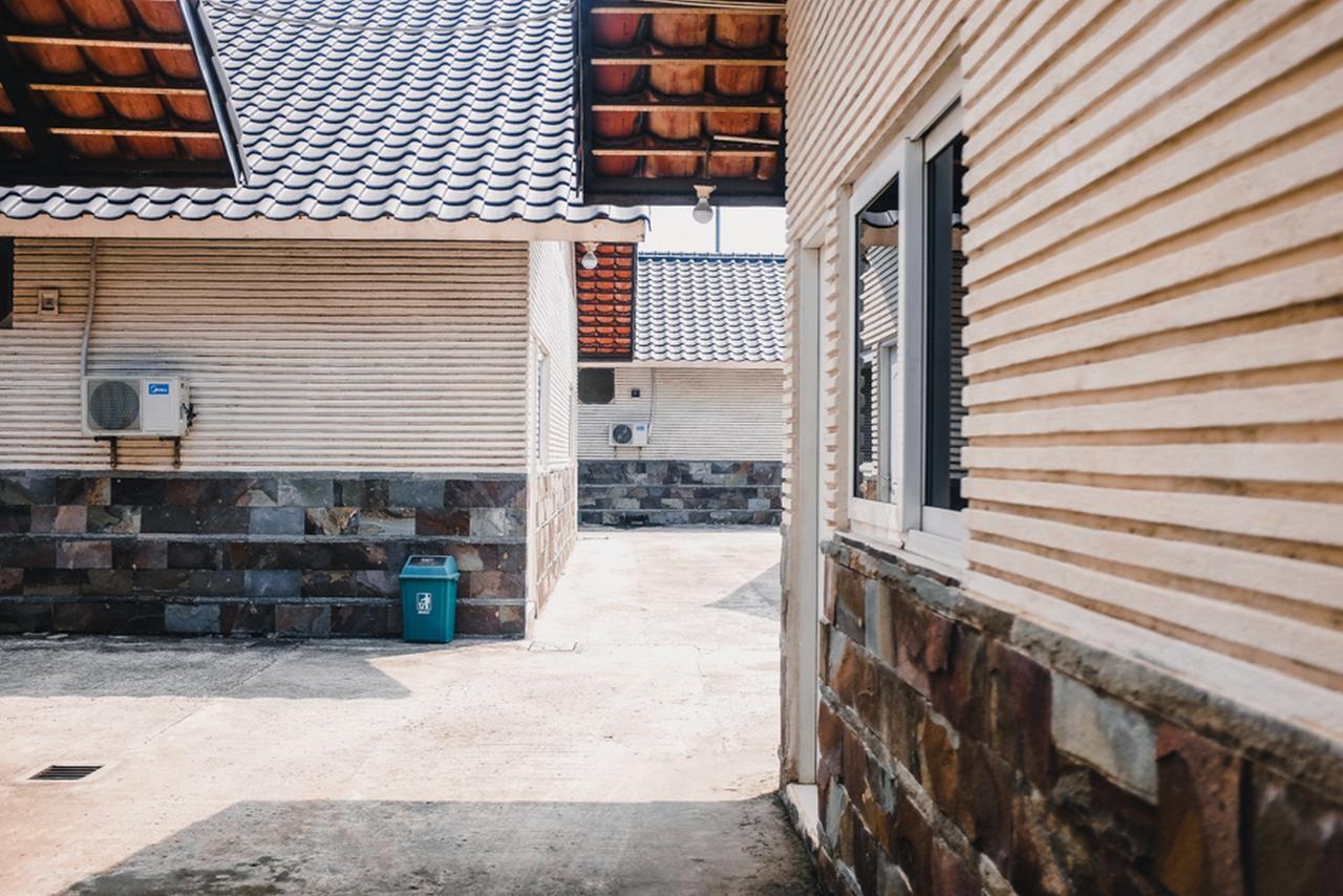 Reddoorz Near Sirkuit Sentul Hotel Богор Екстериор снимка