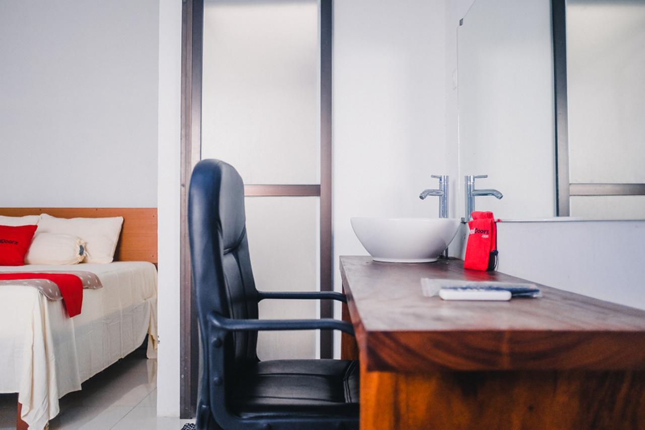 Reddoorz Near Sirkuit Sentul Hotel Богор Екстериор снимка