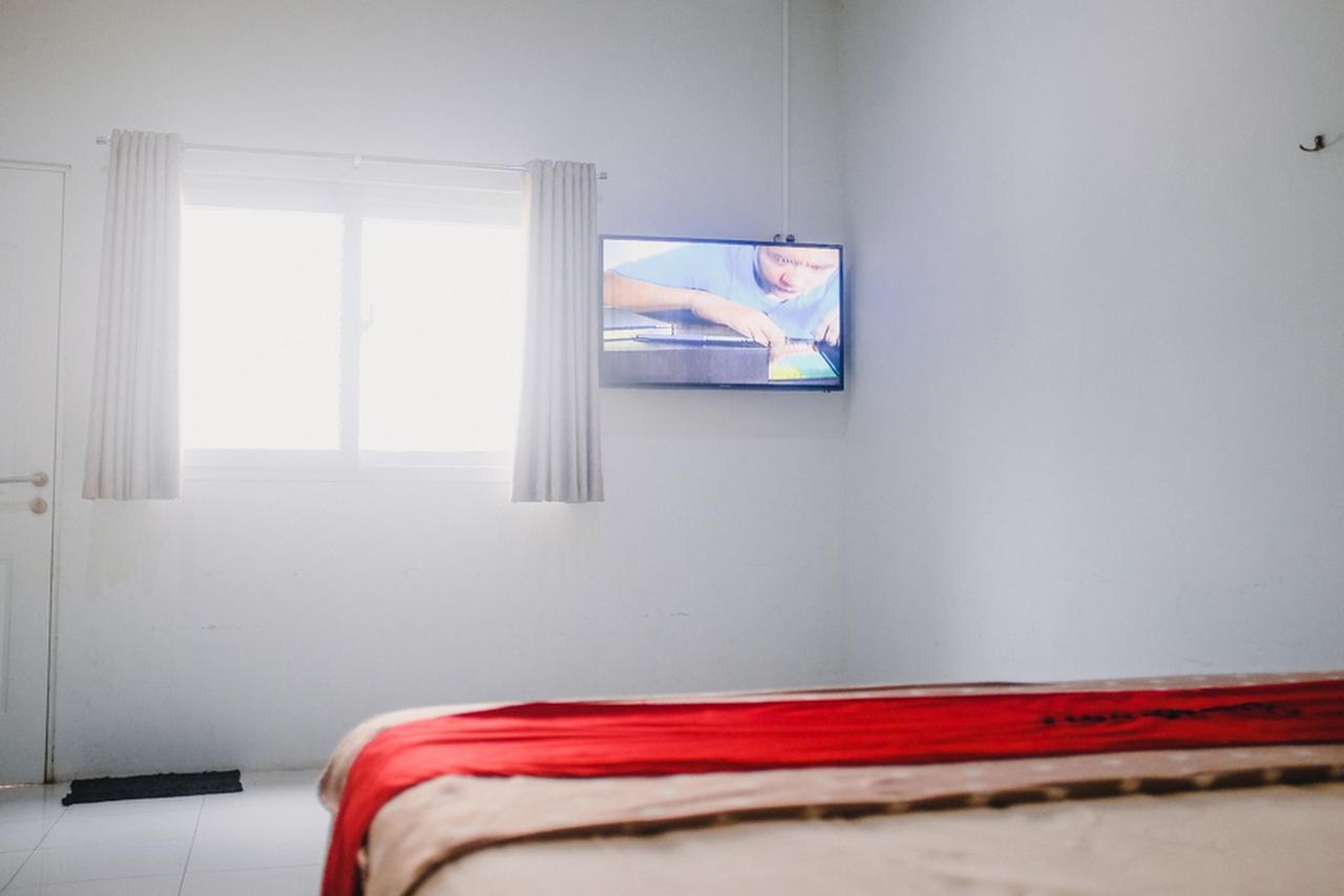 Reddoorz Near Sirkuit Sentul Hotel Богор Екстериор снимка