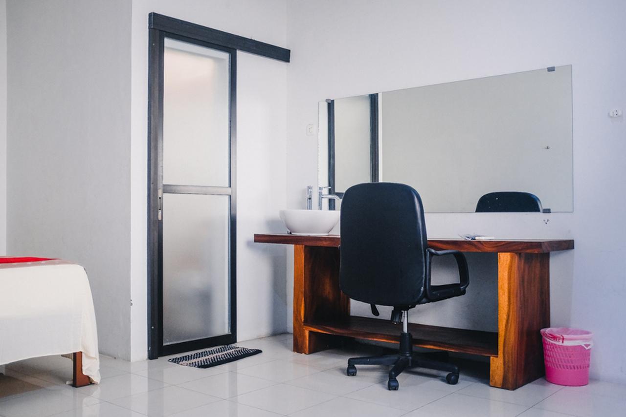 Reddoorz Near Sirkuit Sentul Hotel Богор Екстериор снимка